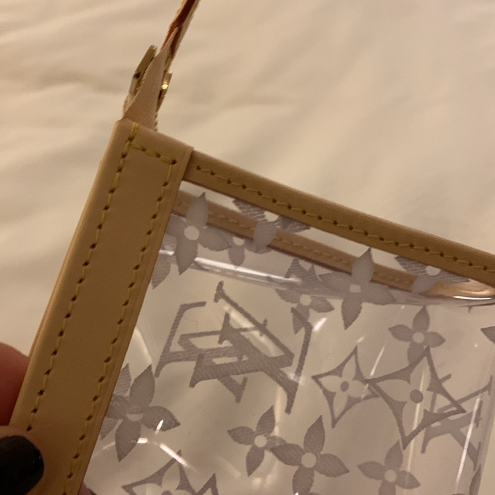 Absolutely stunning rare clear cosmetic Louis Vuitton case with LV logo,limited - Picture 17 of 17
